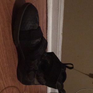 Lebron soldier 10’s